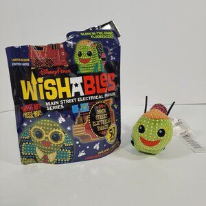 Disney Parks Wishables Main Street Electrical Parade Lightning Bug Glow in‎ Dark